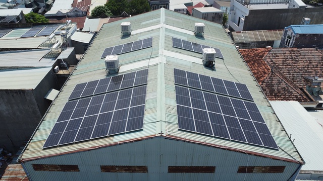 Dùng 600 kWh/tháng, lắp điện mặt trời có pin lưu trữ sẽ tiết kiệm hàng triệu đồng- Ảnh 1. Dùng 600 kWh/tháng, lắp điện mặt trời có pin lưu trữ sẽ tiết kiệm hàng triệu đồng- Ảnh 1.